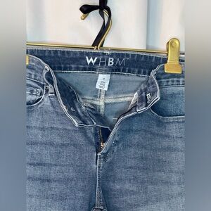 WHBM Slim Jeans – Size 6 Light Wash Style #570351782 Classic Everyday Denim